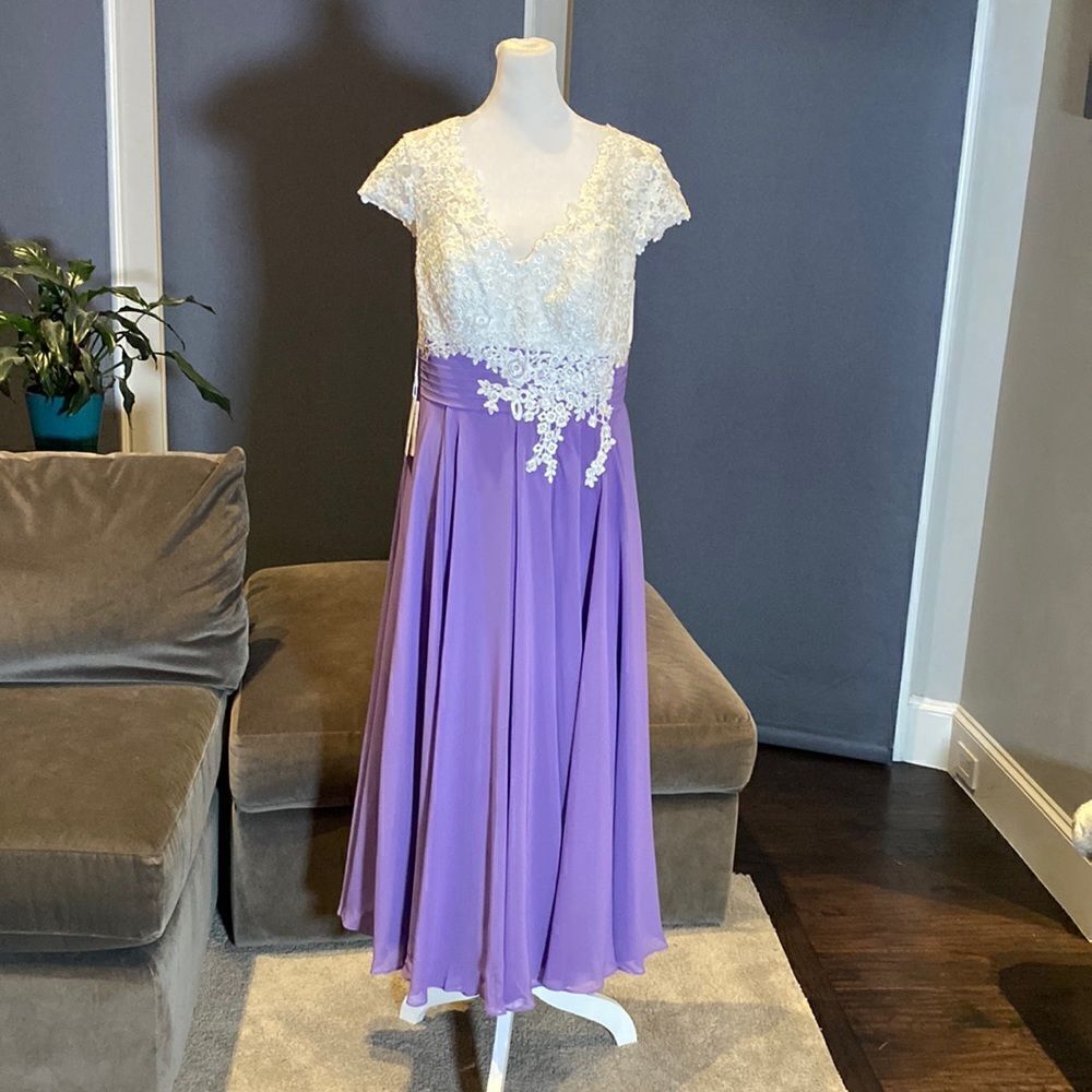 Women’s Ivory Lace Top Chiffon V-Neck with Cap Sleeves Dress Size 12 NWT